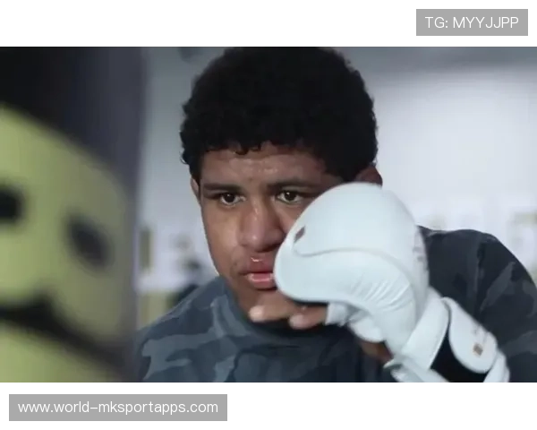 UFC选手加强力量对抗训练，格斗强度稳步提升